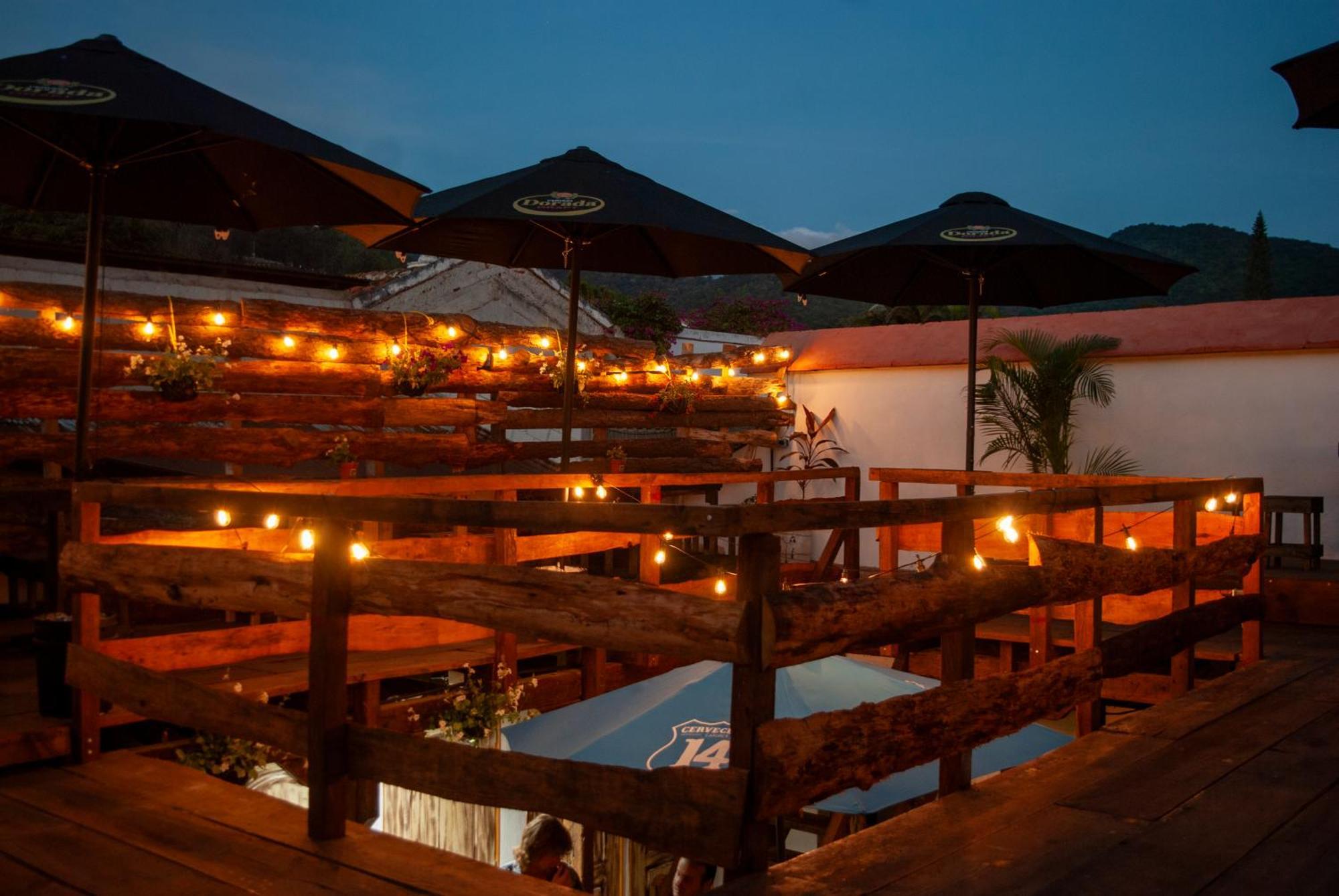 Kamazoztz Hostel And Travel Antigua Exterior foto
