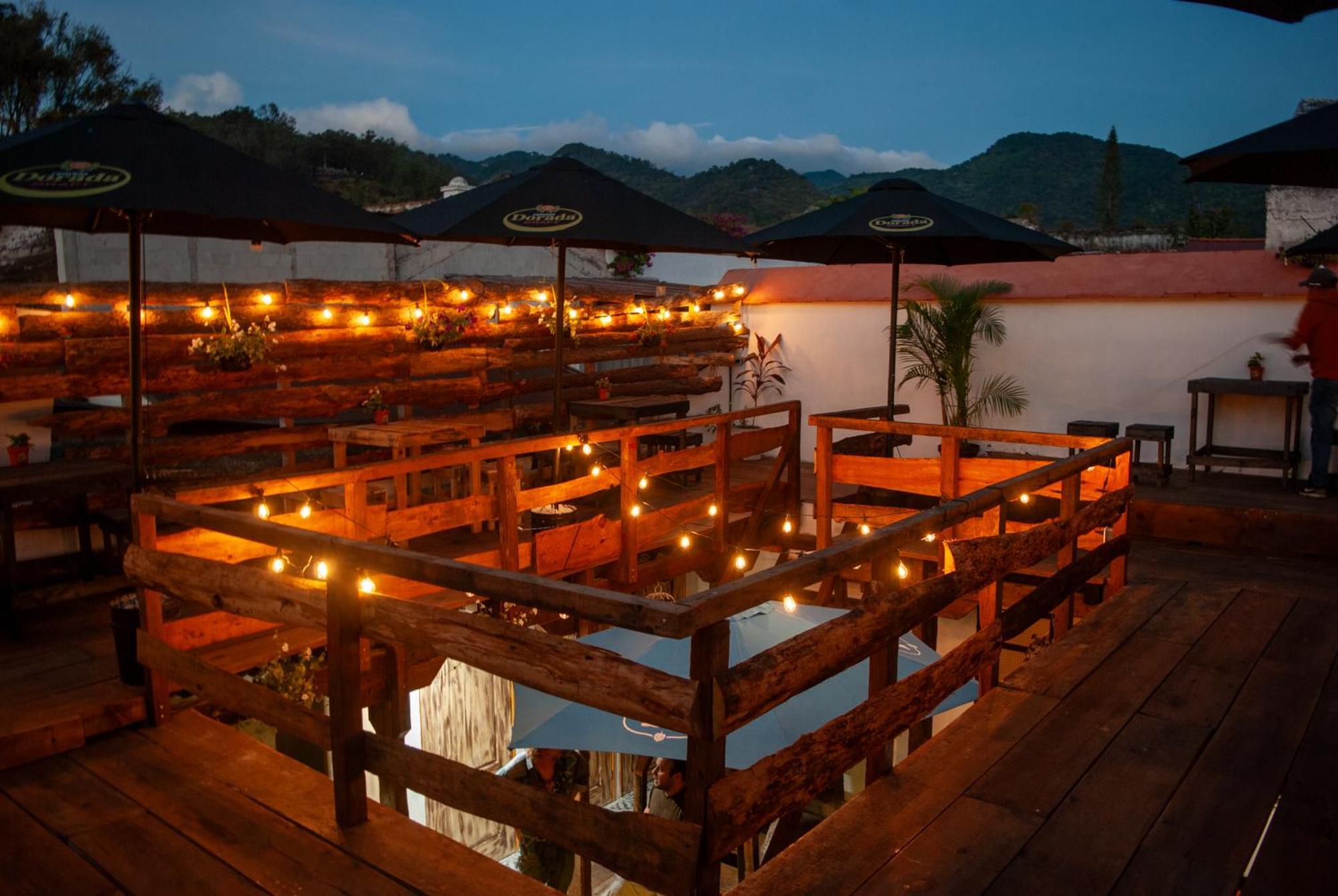 Kamazoztz Hostel And Travel Antigua Exterior foto