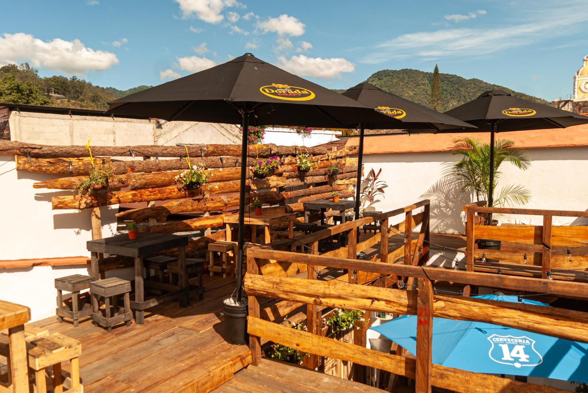 Kamazoztz Hostel And Travel Antigua Exterior foto