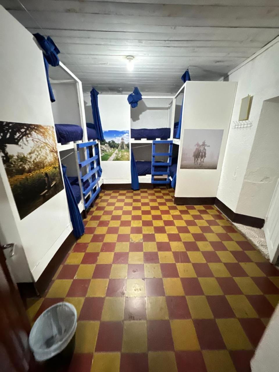 Kamazoztz Hostel And Travel Antigua Exterior foto