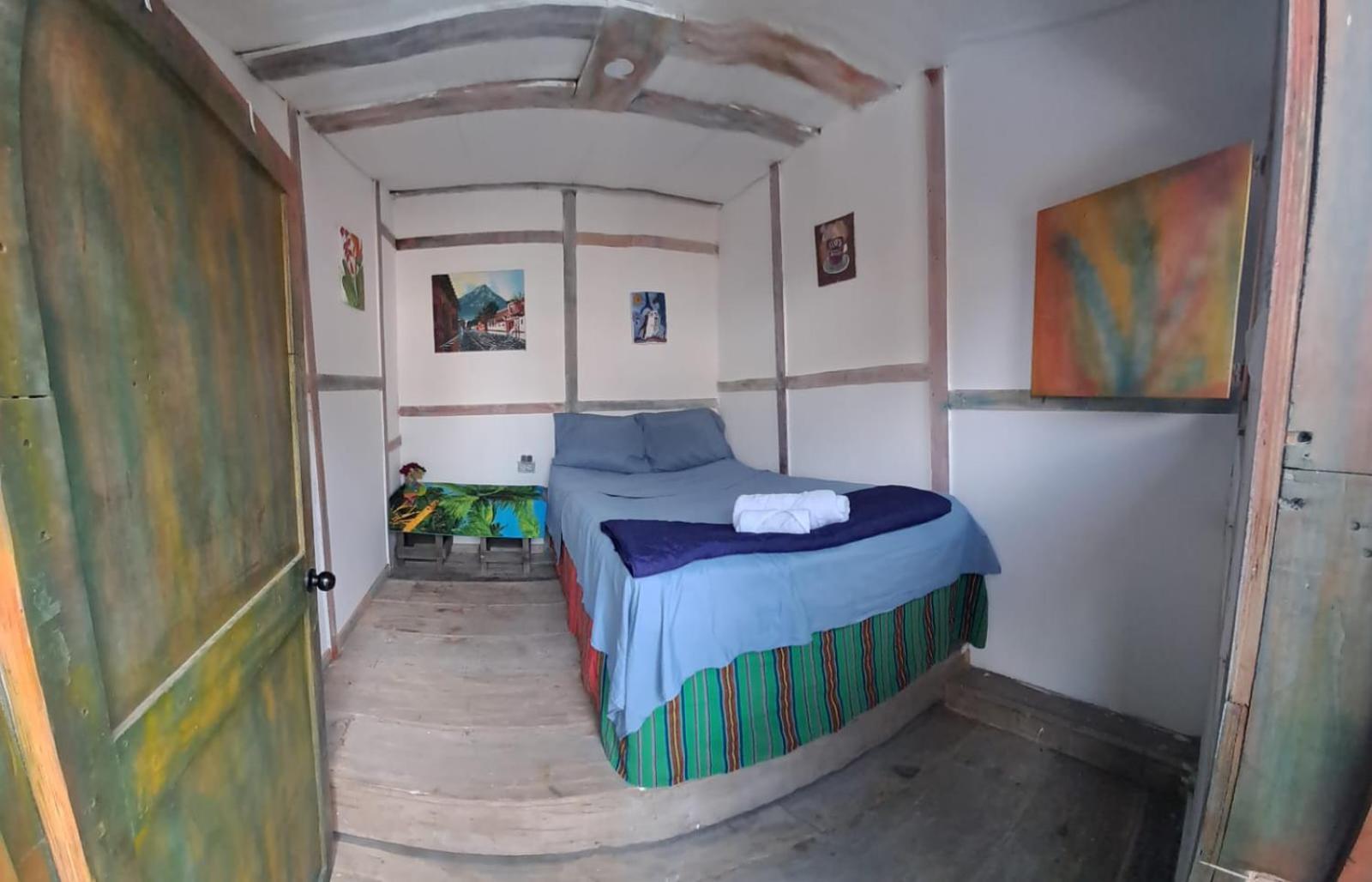 Kamazoztz Hostel And Travel Antigua Exterior foto