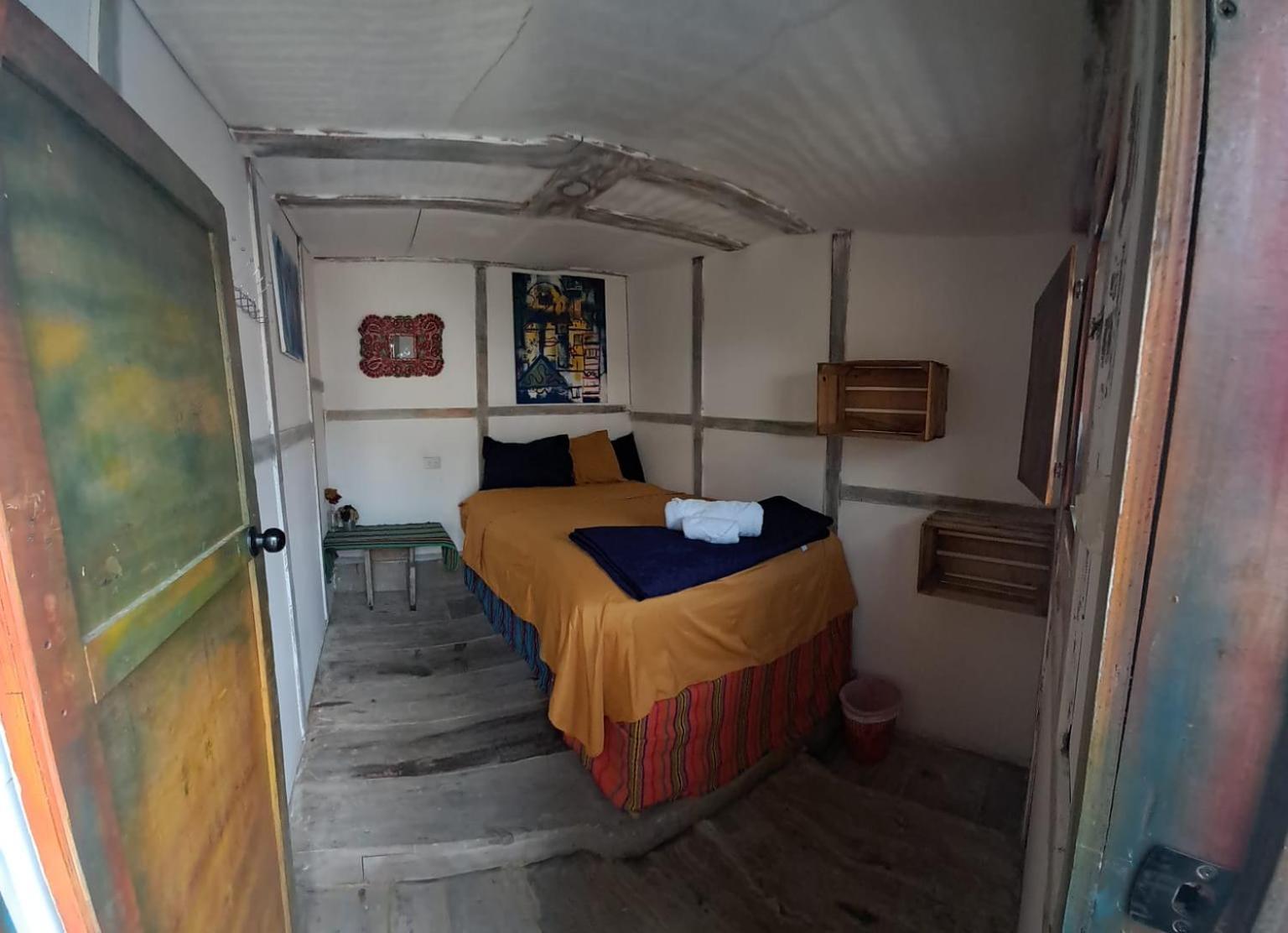 Kamazoztz Hostel And Travel Antigua Exterior foto